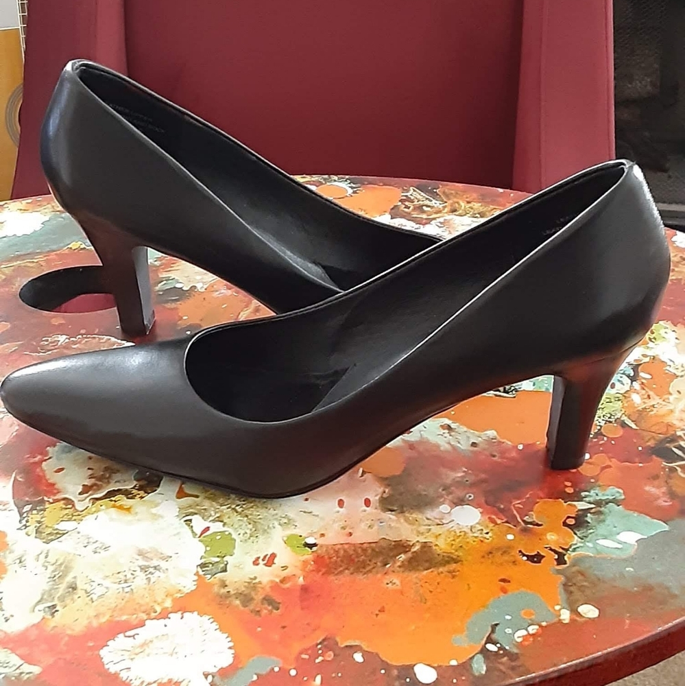 💥"Reposhing" Very narrow stylish pump AA Width =SS $FINAL MARKDOWN$💥